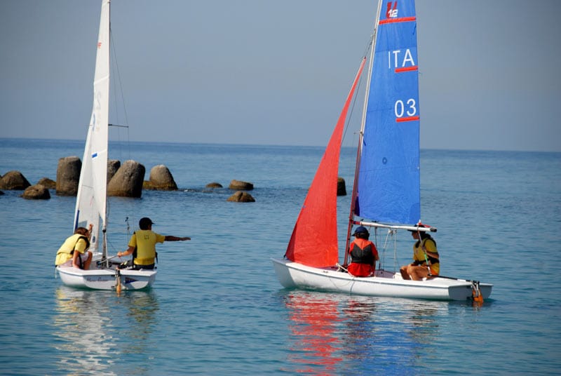 Bateau A Voile Initiation Enfants Et Adolescents Lors Des Vacances A La Mer